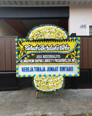 Papan Bunga Duka di Maitara Selatan